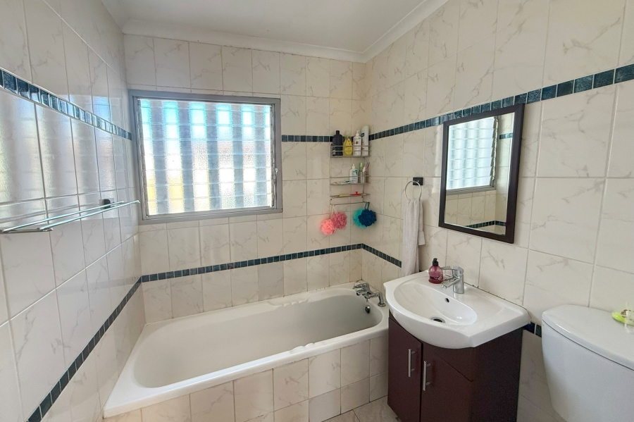 2 Bedroom Property for Sale in Welgelegen Western Cape